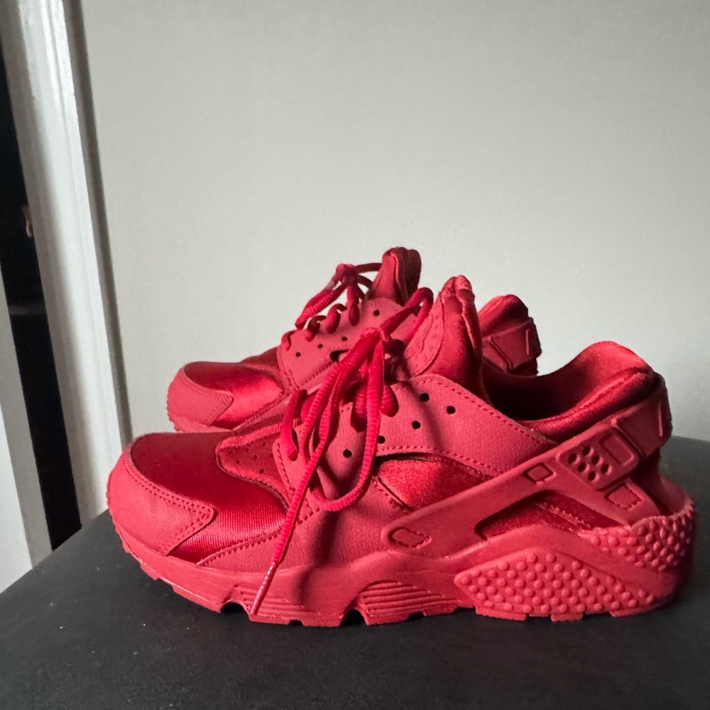 Nike Huarache “Gym Red”, women’s size 7